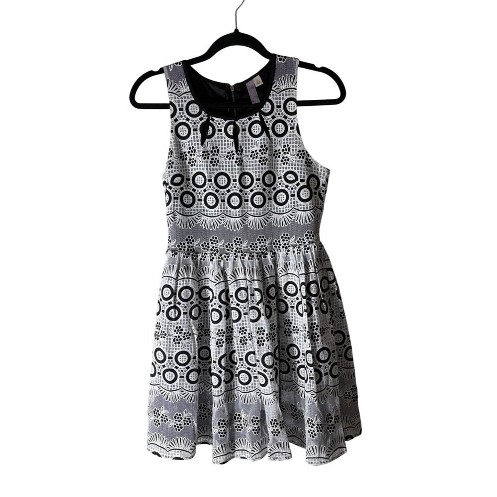 Alya Women's Size Small Black and White‎ Eyelet Lace Sleeveless Flare Dress